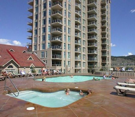 Sunset Waterfront Resort By Kelownacondorentals エクステリア 写真