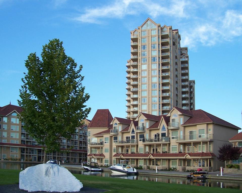 Sunset Waterfront Resort By Kelownacondorentals エクステリア 写真