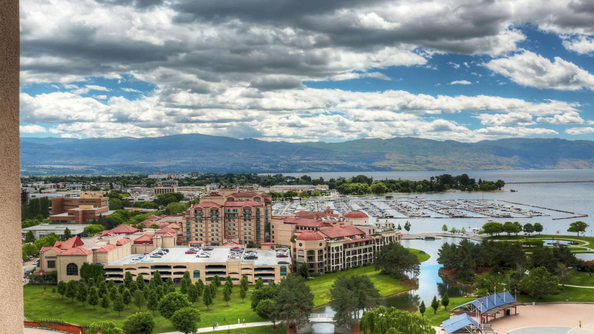 Sunset Waterfront Resort By Kelownacondorentals エクステリア 写真