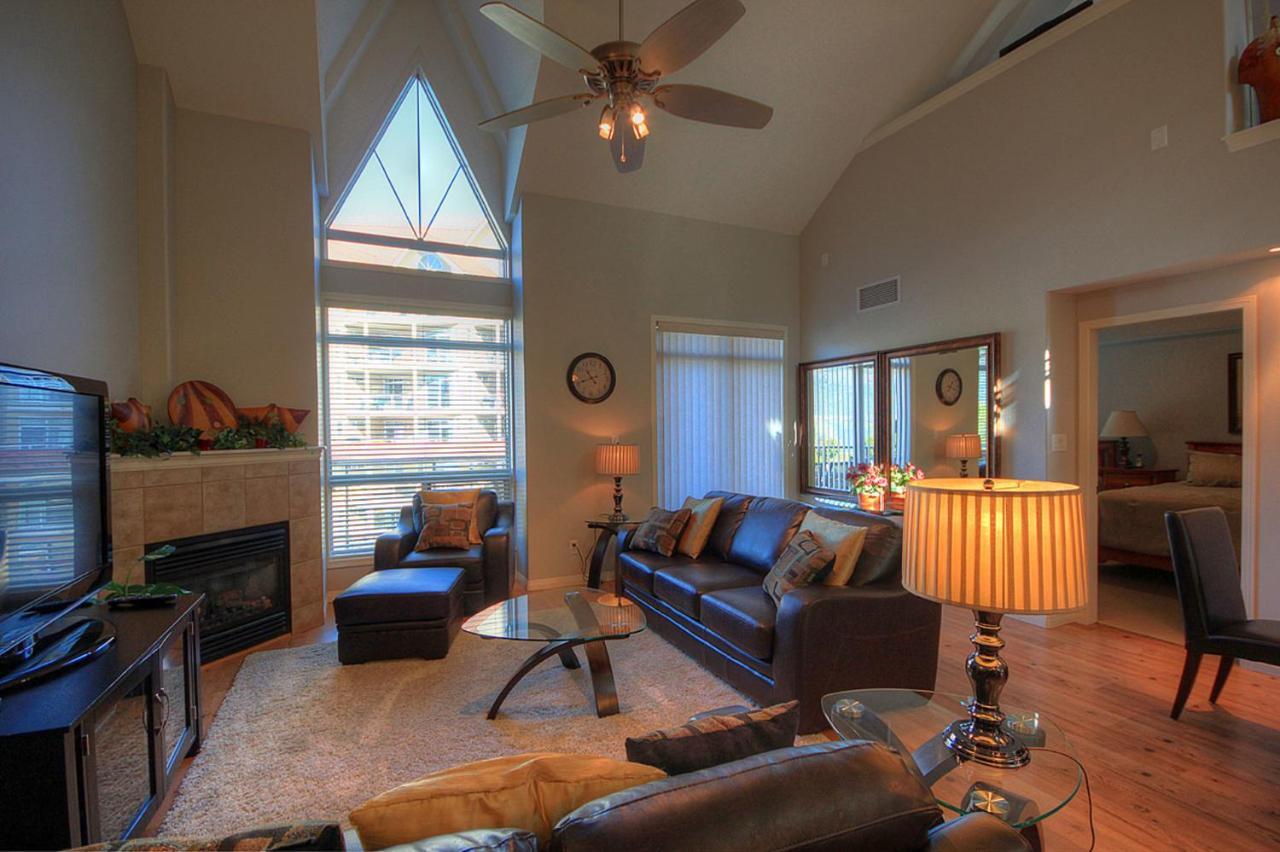Sunset Waterfront Resort By Kelownacondorentals エクステリア 写真